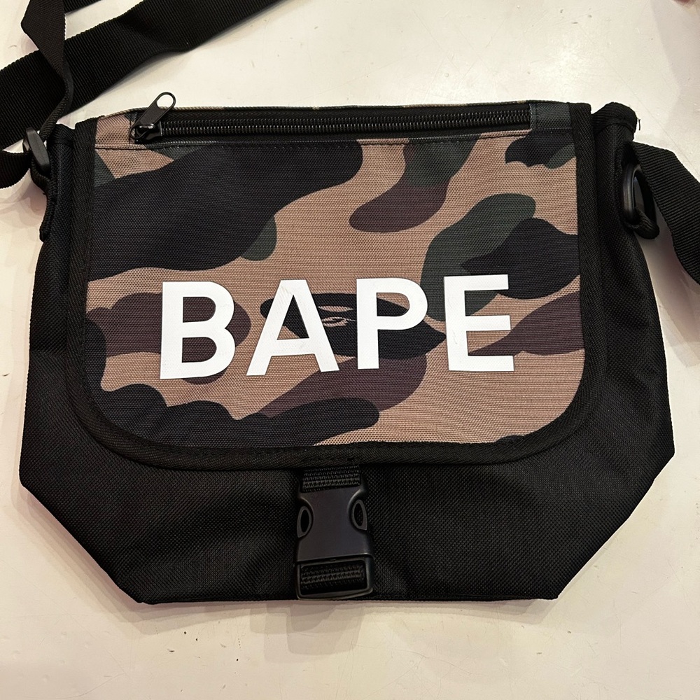 BAPE bag like new
